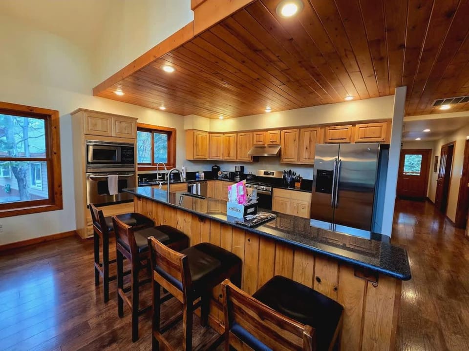 Cedar's Fairway Lodge Pets Welcome Pool & Hotub House in McCall