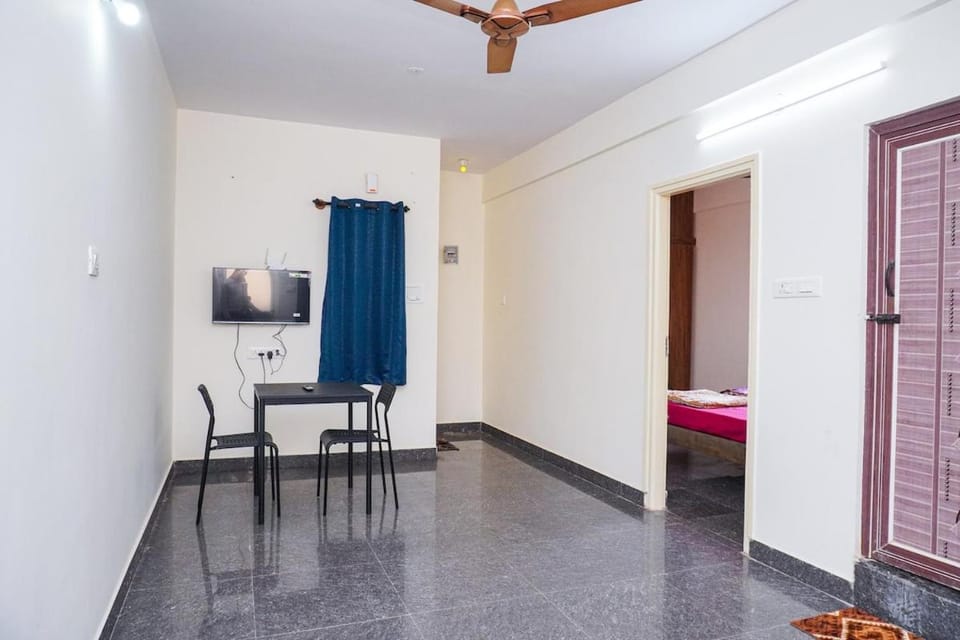 Cozy 1bhk 2km From Hosa Road Metro 102 Apartment in Bengaluru