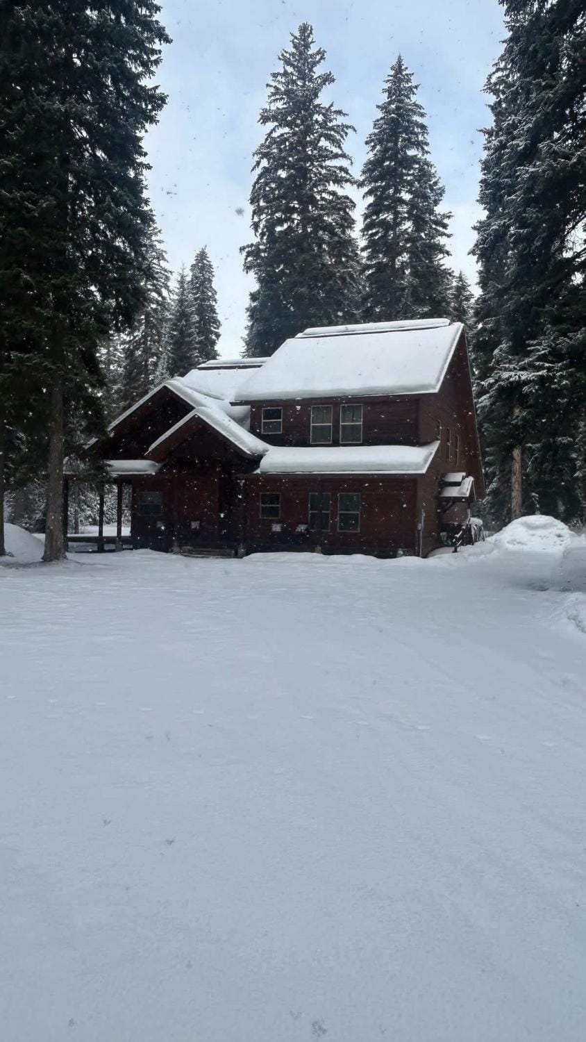 Whispering Pines Cabin With Private Hot Tub Cabin in Valley County