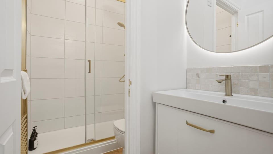 Shower, Bathroom, towels