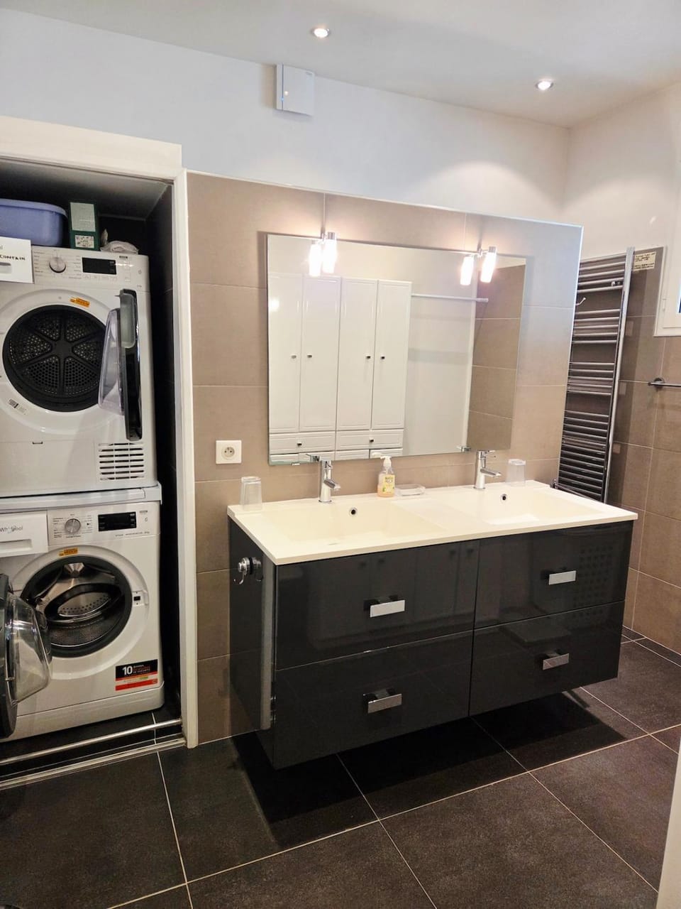Bathroom, washing machine