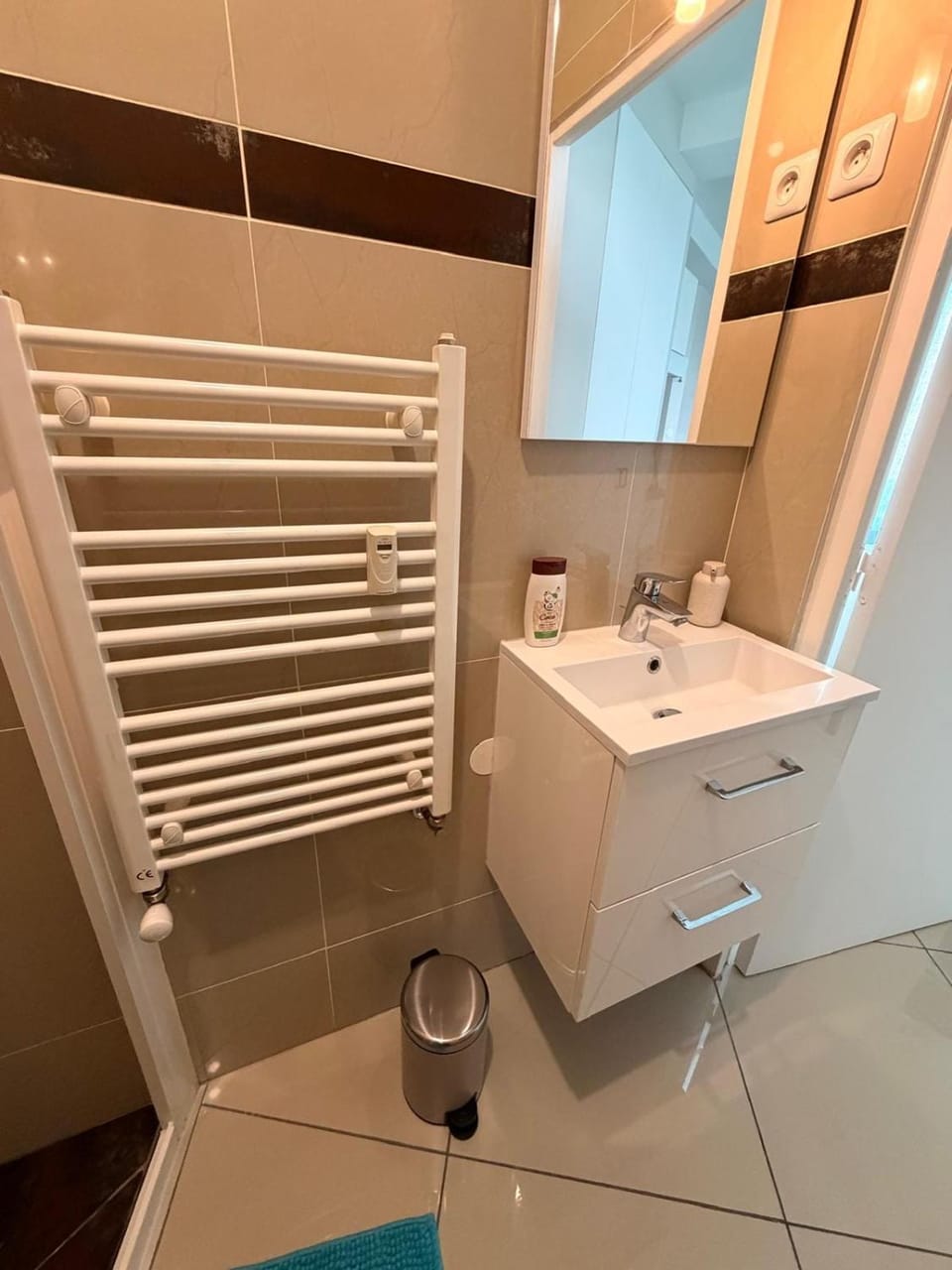 Zen Studio with Netflix, Parking, and Easy Access to Paris Apartment in Gagny