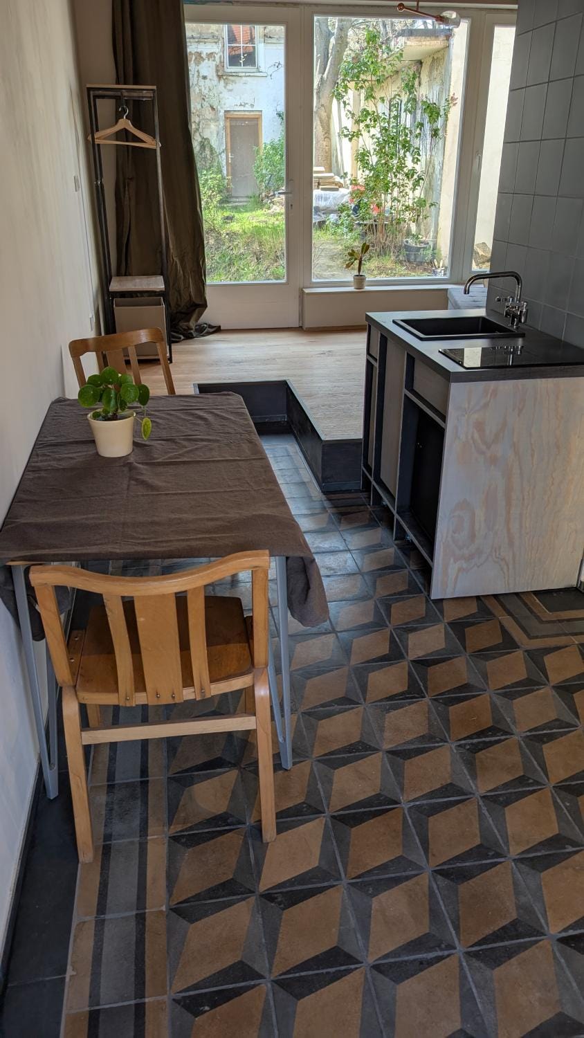 Kitchen or kitchenette, Dining area