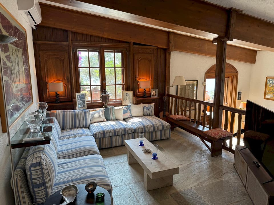 Living room, Photo of the whole room, Seating area