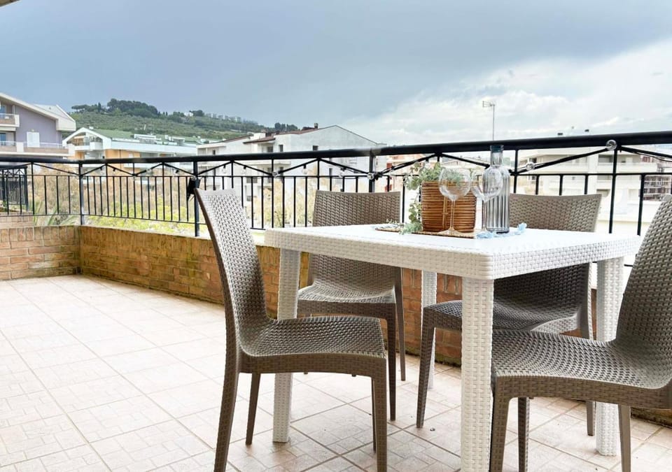 Day, Natural landscape, Balcony/Terrace, Dining area, Mountain view