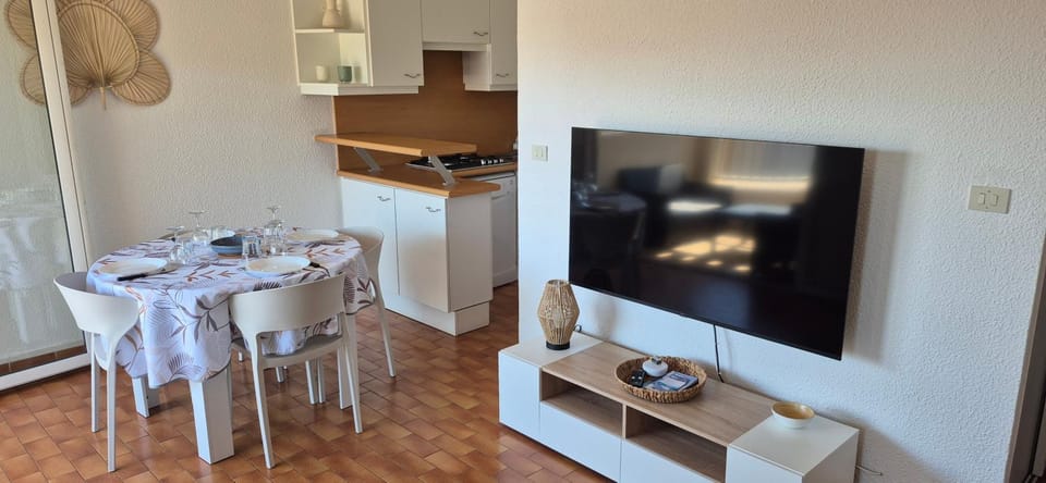 Port Richelieu 120, T3 petite vue port, piscine, parking Apartment in Agde