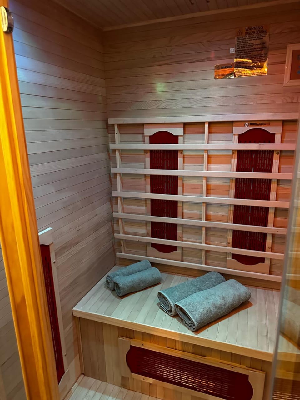 La suite 44 Love hotel in Neuchâtel, Switzerland