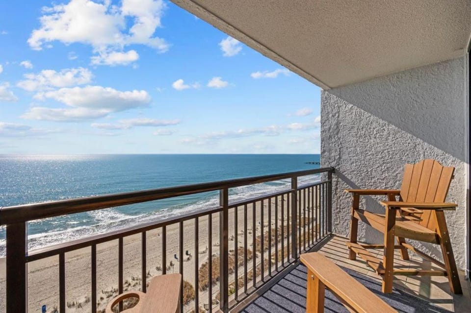 Stunning Oceanfront Condo Pools, Views & Beach Apartment in Myrtle Beach