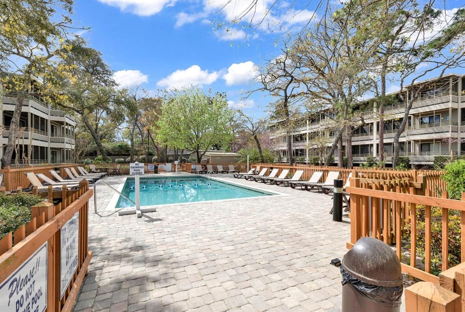 Peaceful Beach Getaway Near Golf & Dining Apartment in Briarcliffe Acres