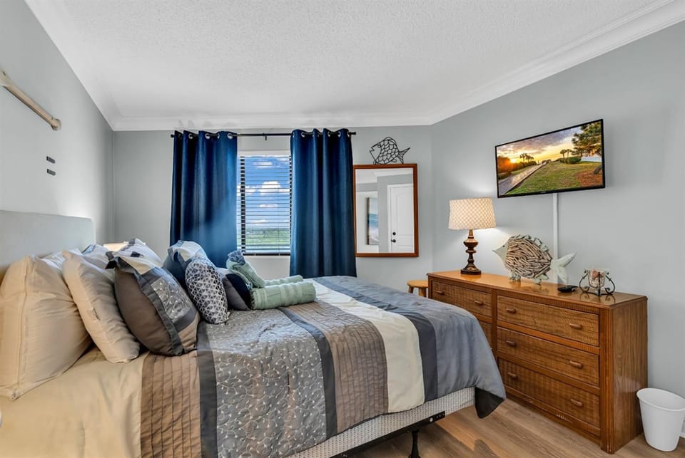 5 O'clock Vibes 3 BR Oceanfront, Pools, Hot Tubs Apartment in Garden City