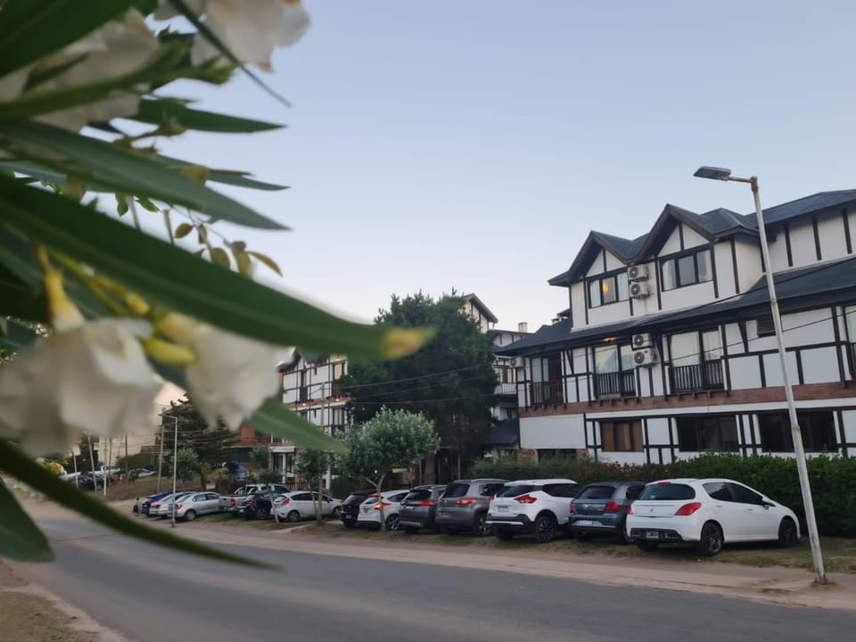 Property building, Day, Neighbourhood, Street view, Location, Parking