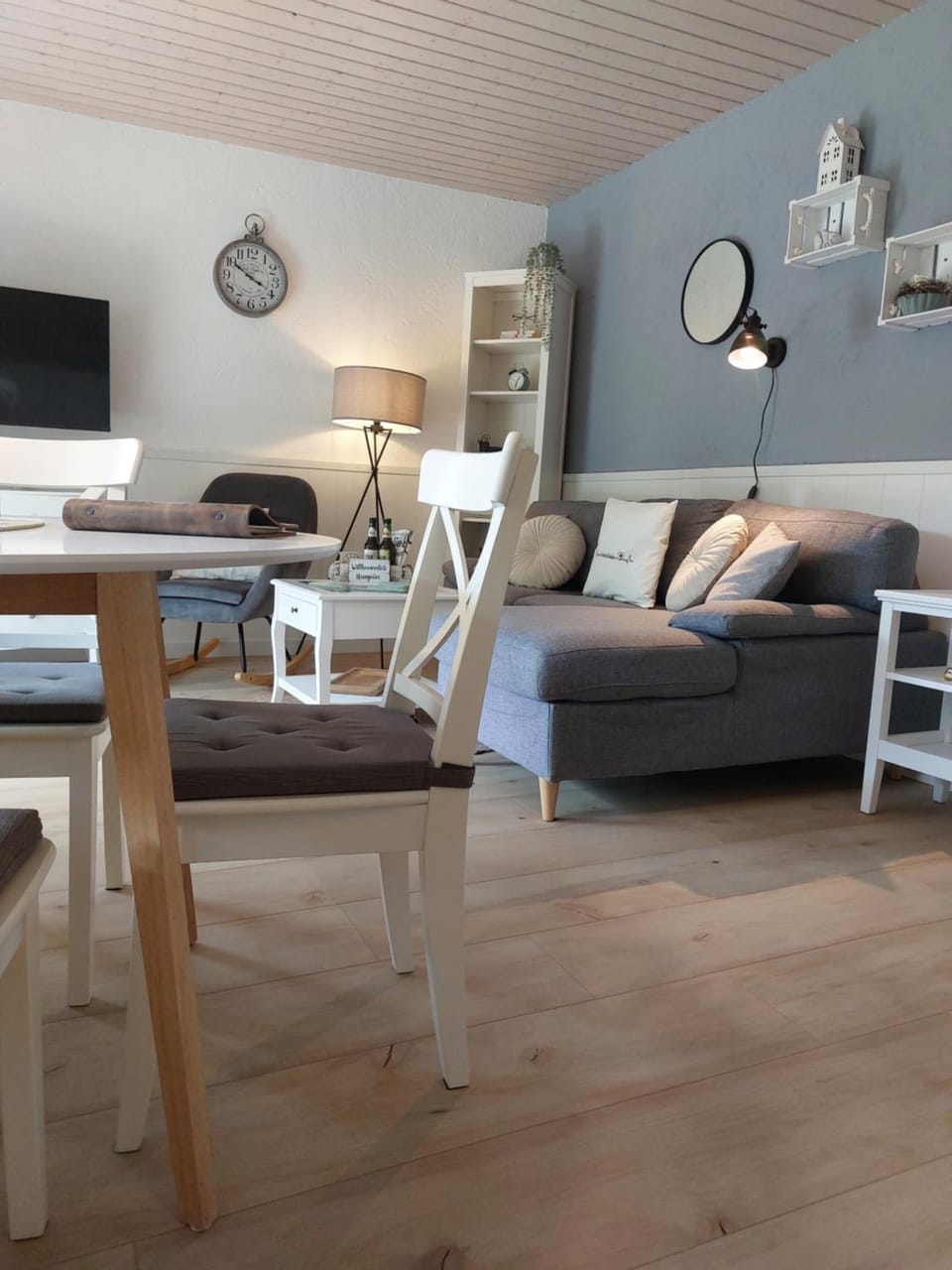 TV and multimedia, Living room, Dining area