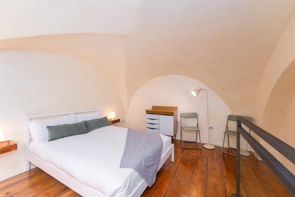 Bedroom, towels