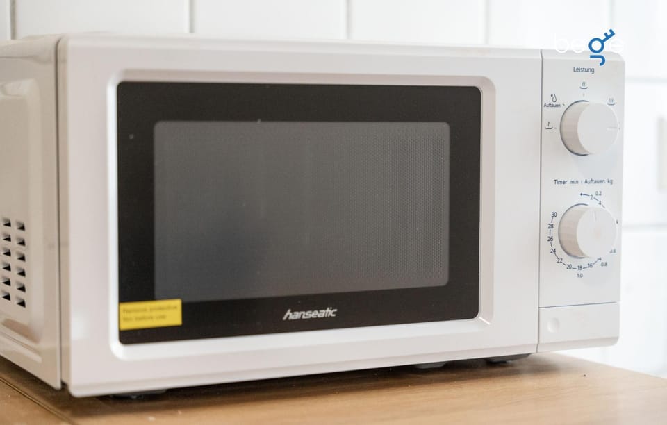 Kitchen or kitchenette, microwave, kitchen