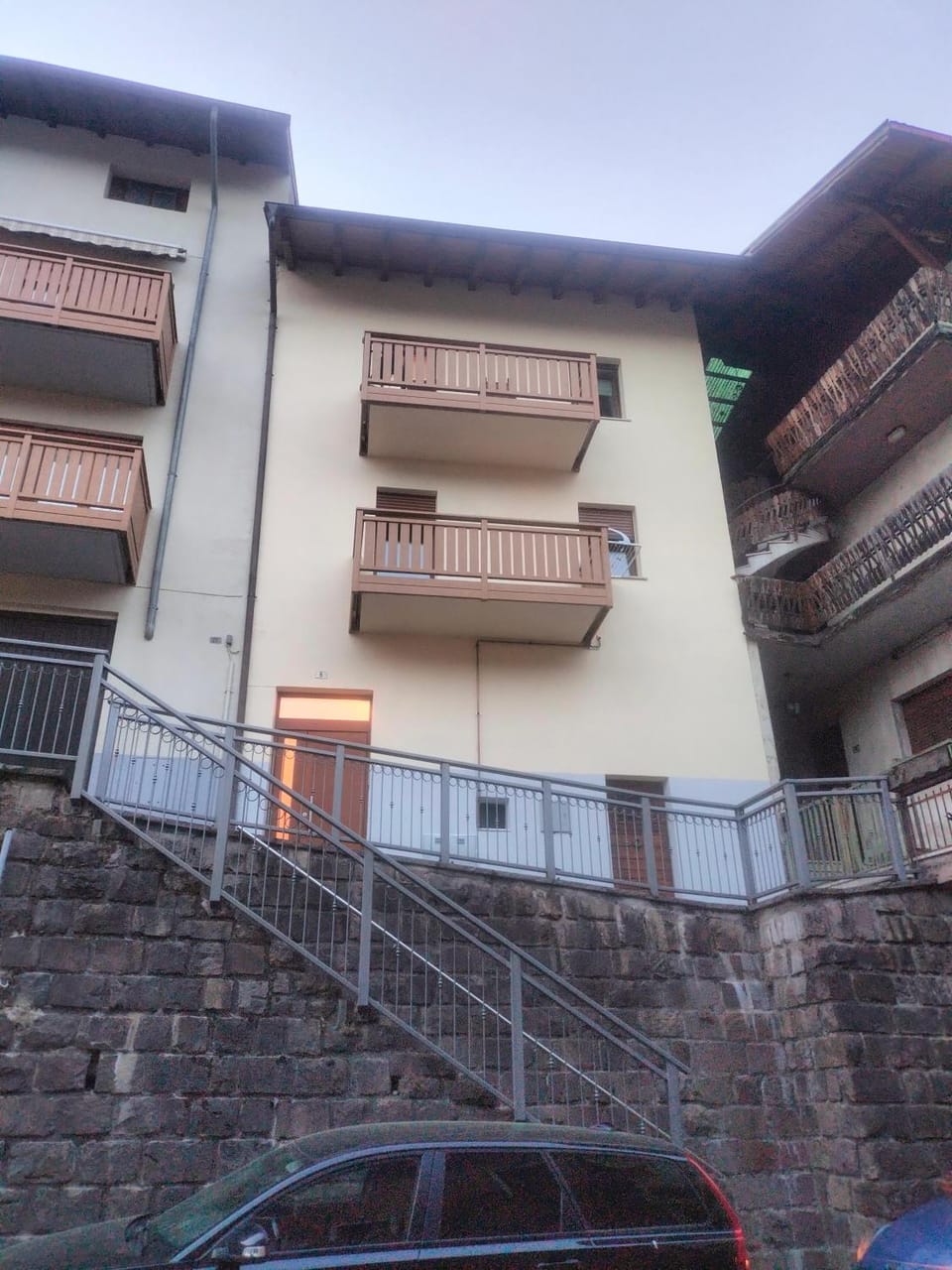 Property building, Day, Balcony/Terrace