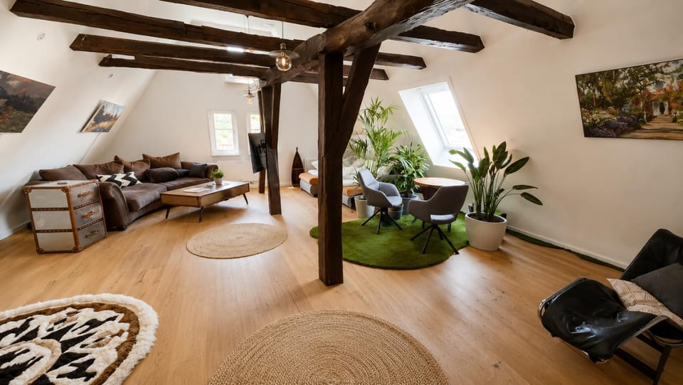 Communal lounge/ TV room, Garden, TV and multimedia, Living room