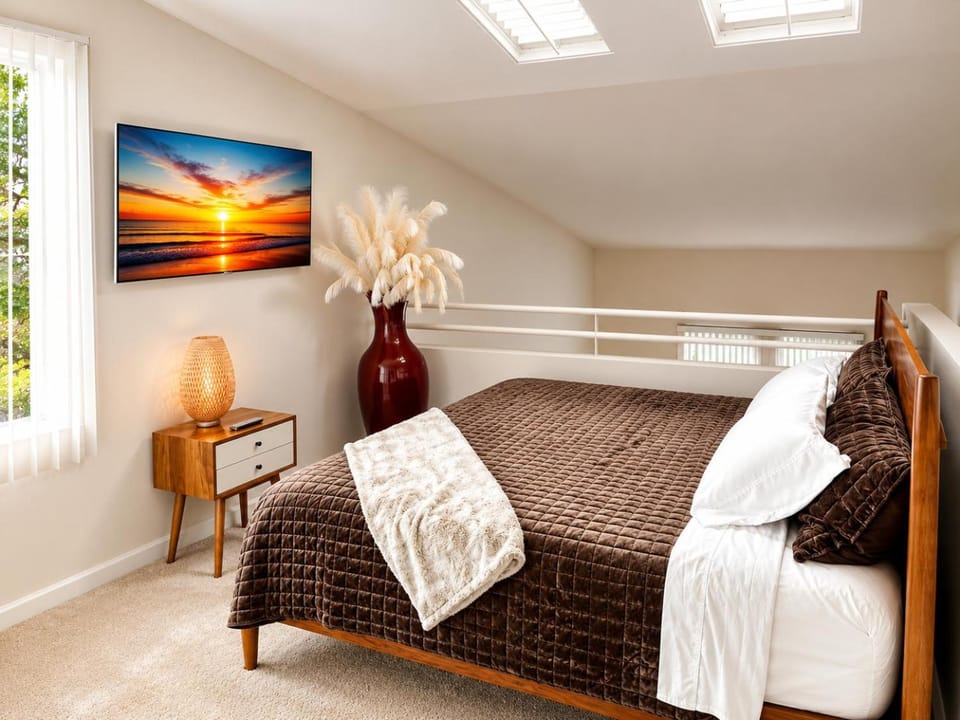 Bed, TV and multimedia