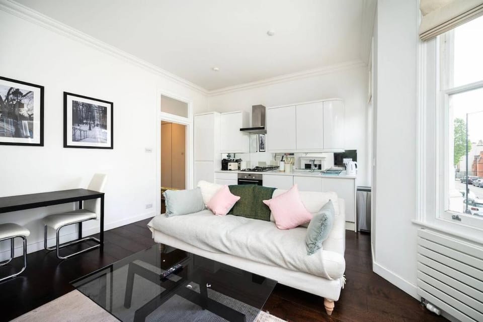 Maida Vale Spacious Apartment BeeMyGuest Apartment in City of Westminster