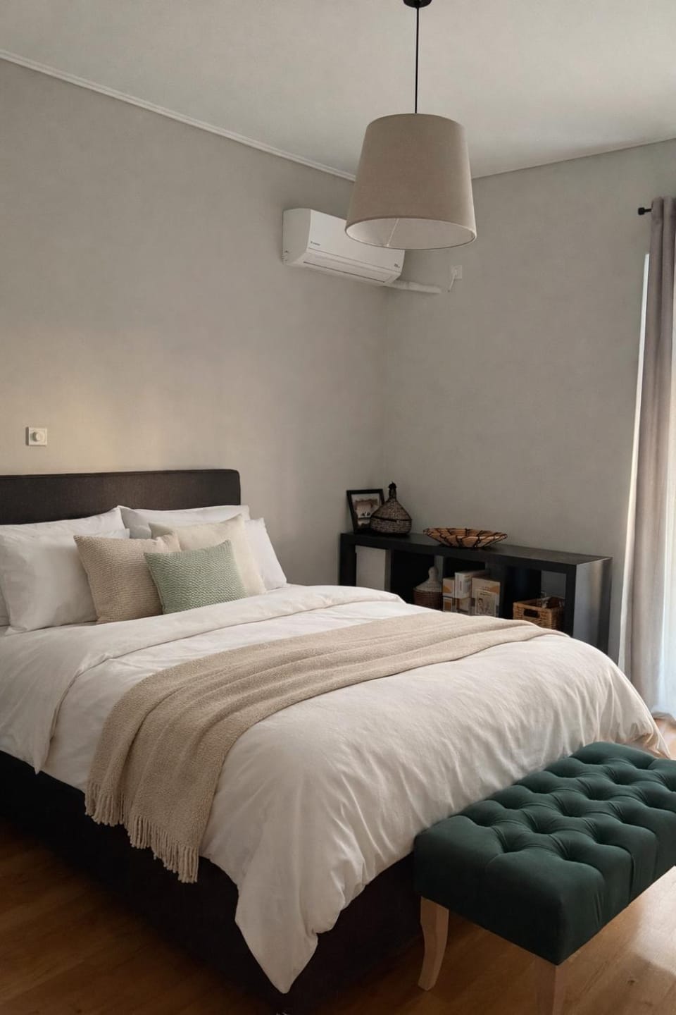Bed, Photo of the whole room, Bedroom