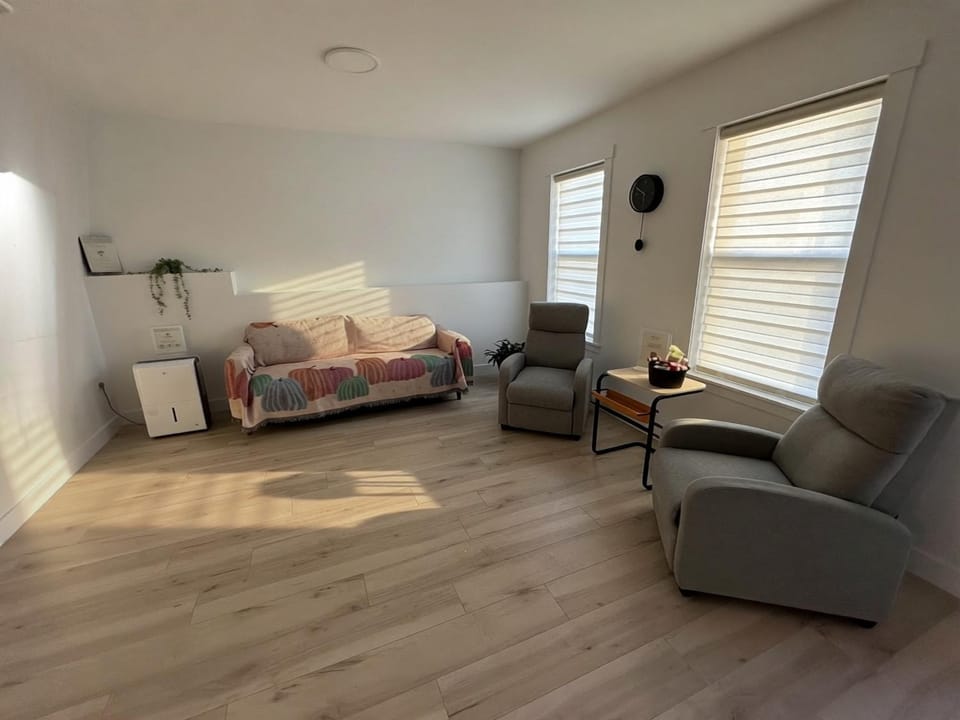 Private Spacious Walkout Suite Near Downtown Apartment in Halifax