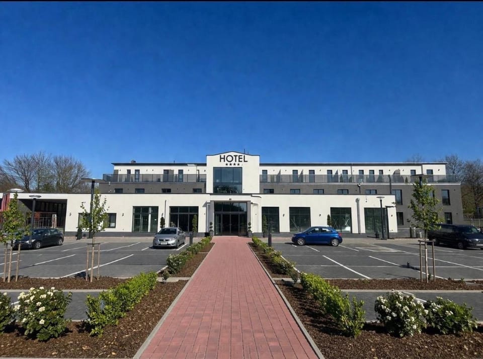 Property building, Day
