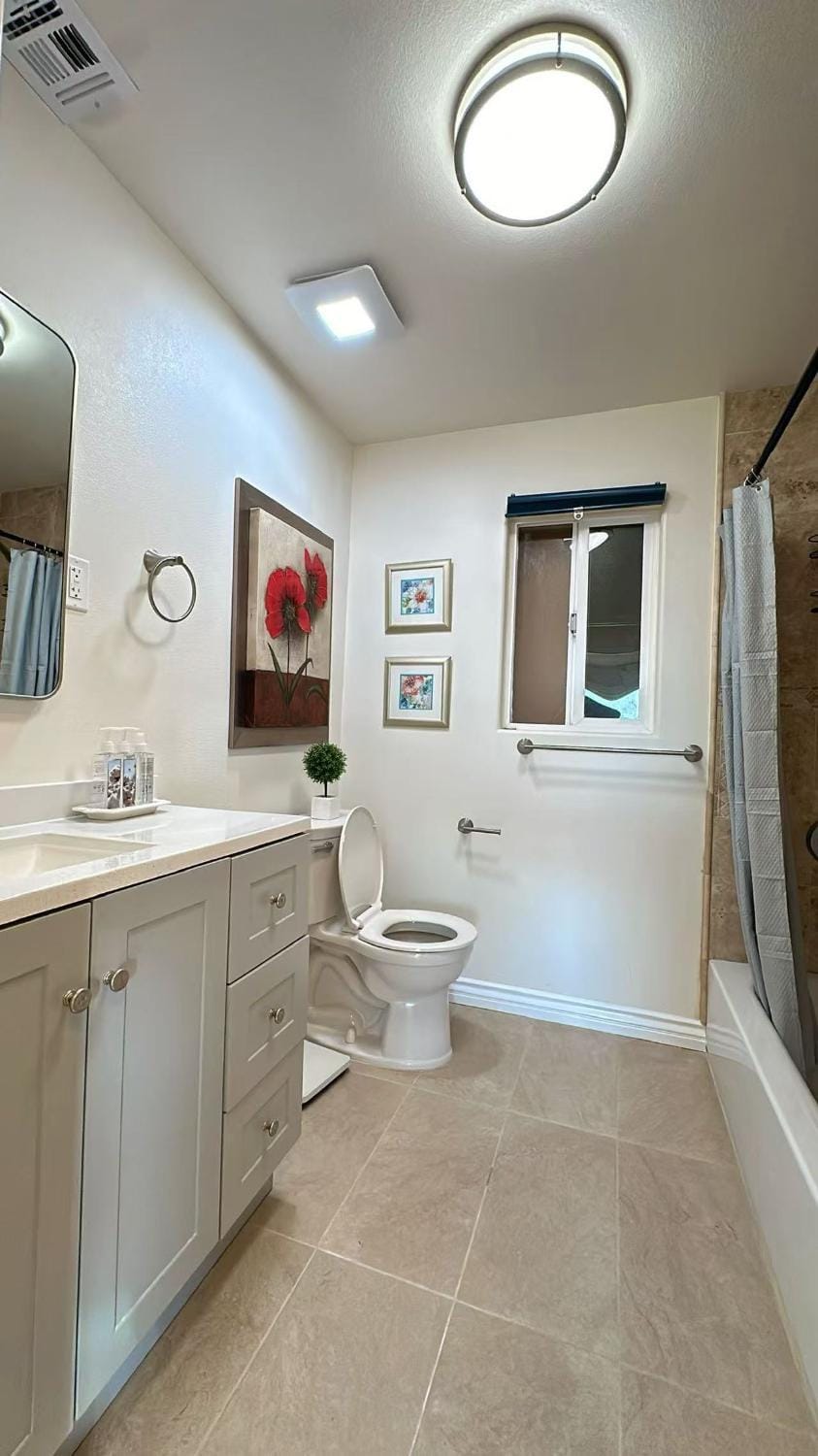 Palatine Dr Room 201 Bed and Breakfast in Alhambra