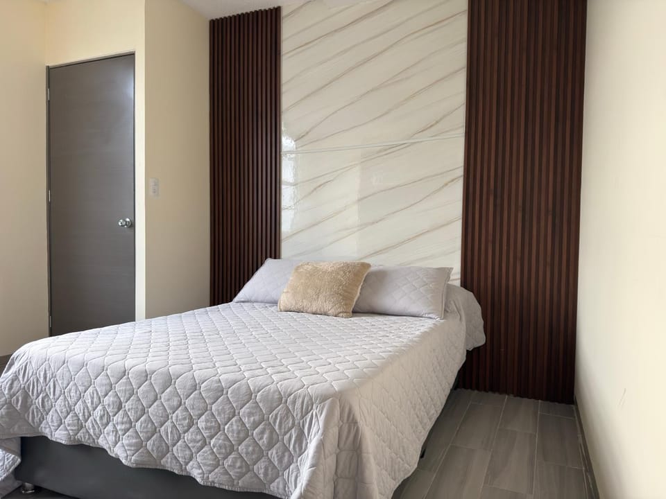 Moderna habitación baño privado TV pet friendly Vacation rental in Puebla