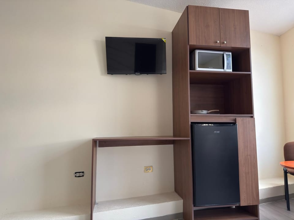 Moderna habitación baño privado TV pet friendly Vacation rental in Puebla