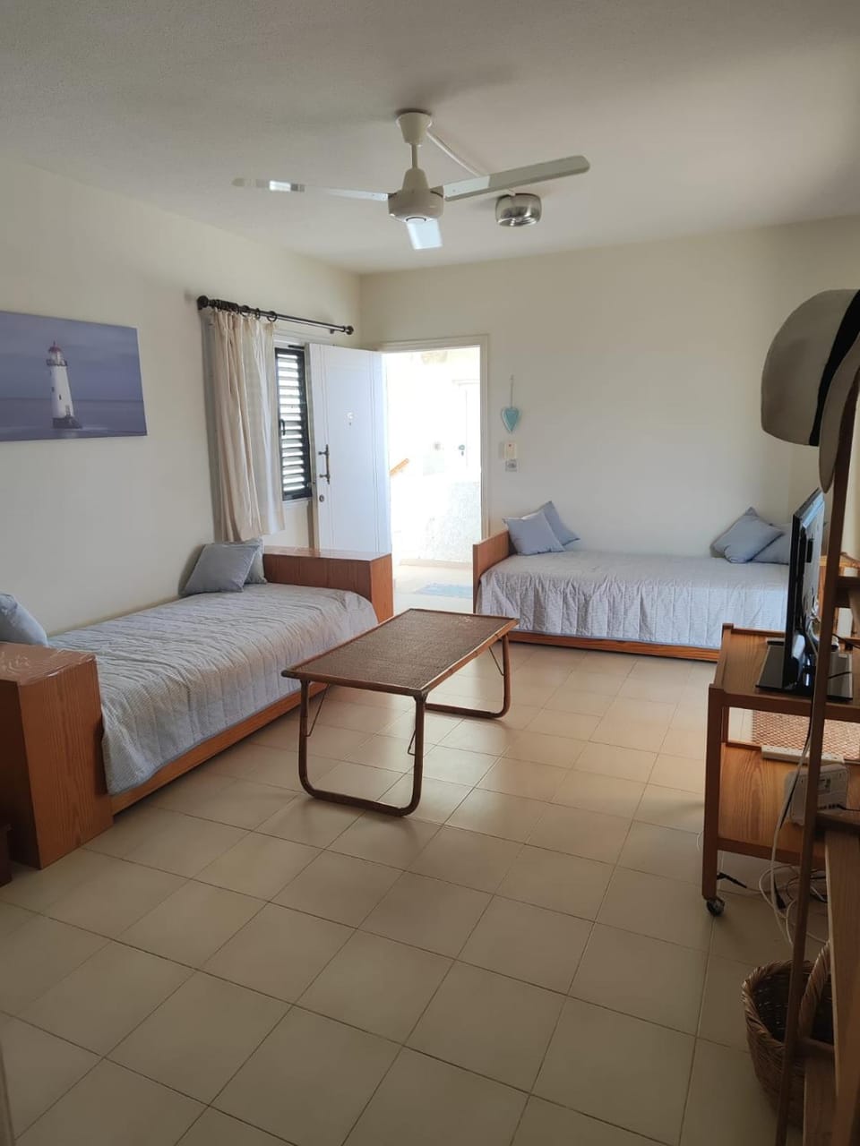 Bed, Living room