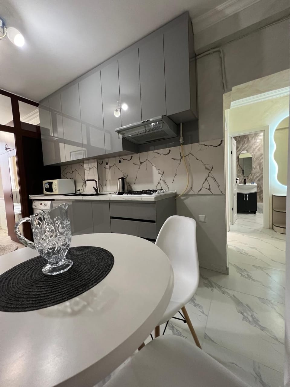 Kitchen or kitchenette, Dining area, minibar, stove