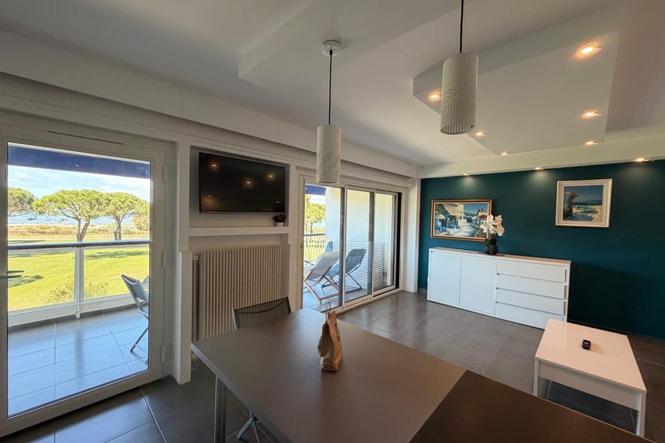 TV and multimedia, Kitchen or kitchenette