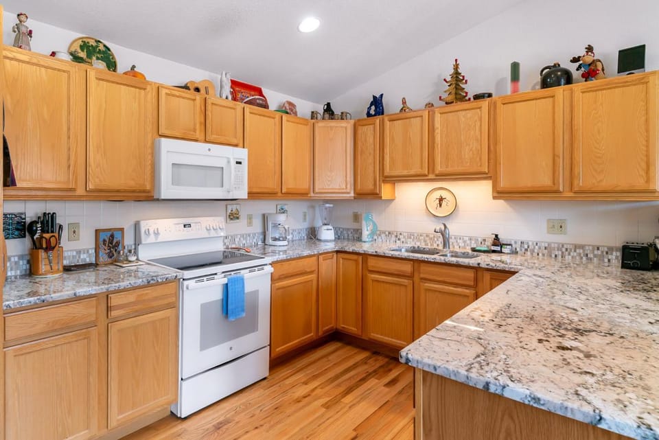 Crestone at Lakepoint Ridge Townhome: Walk to Bike Path Trails, Lake Dillon Apartment in Frisco