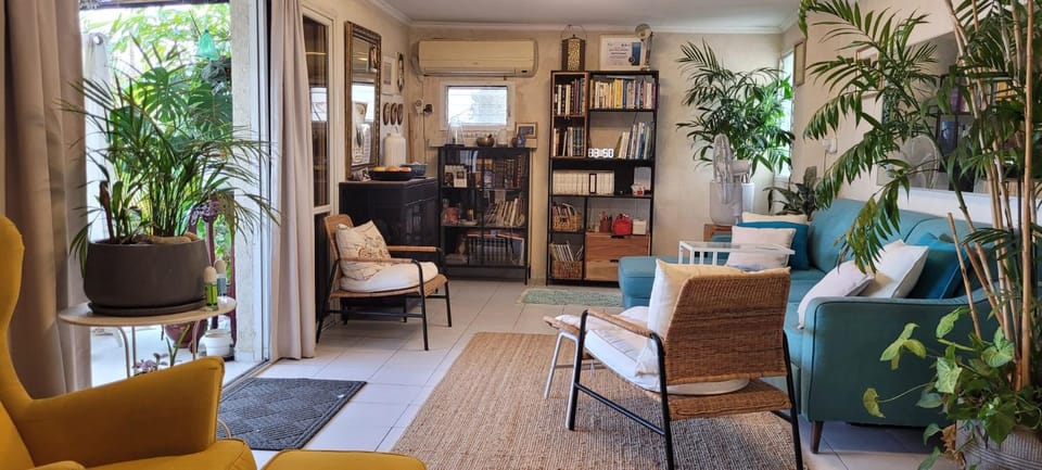 Library, Living room, Seating area