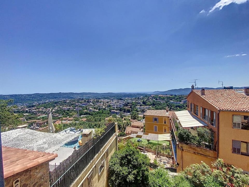 City view, Sea view