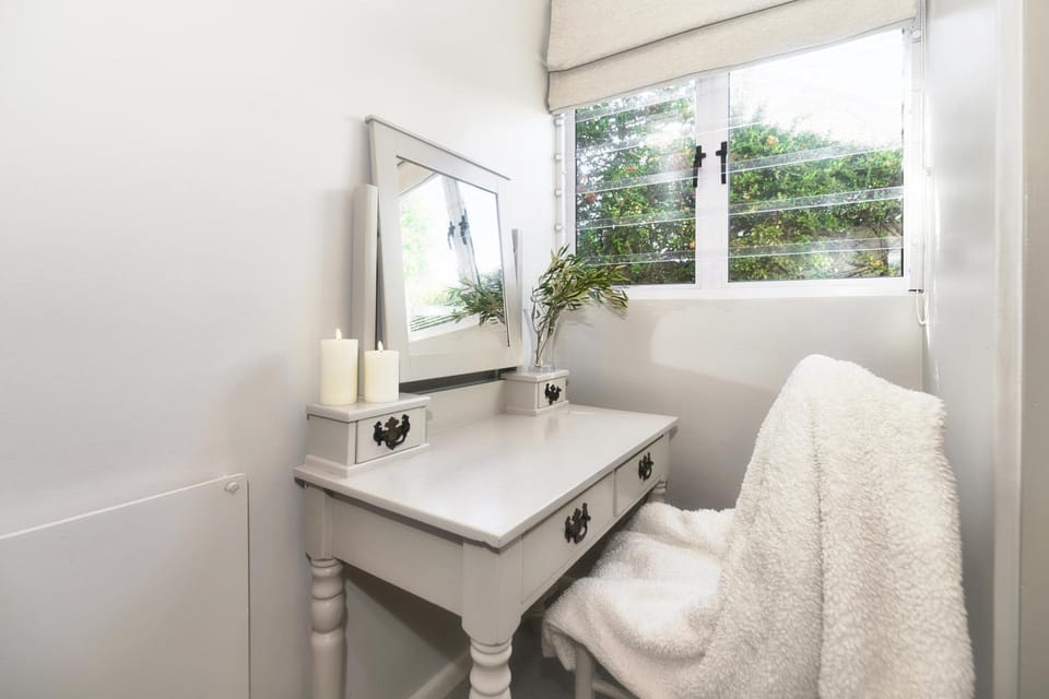 Walk Waterfront CliffPath Fireplace Secure-Parking House in Hermanus