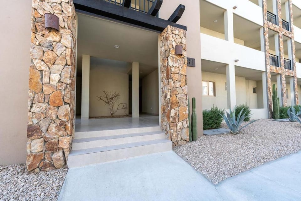 Property building, Facade/entrance