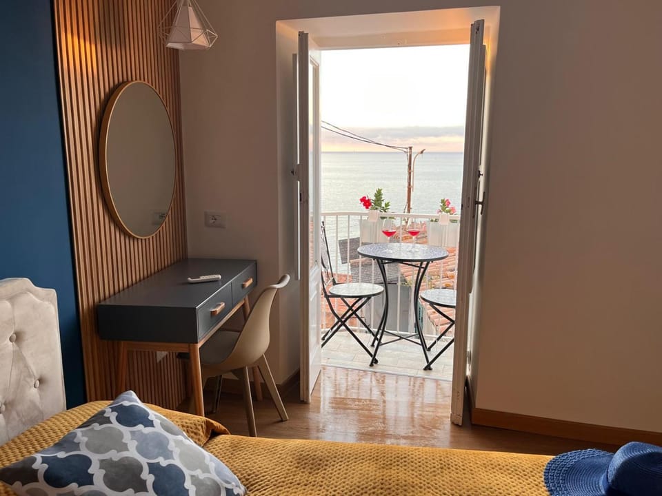 Bed, Photo of the whole room, Seating area, Bedroom, Sea view