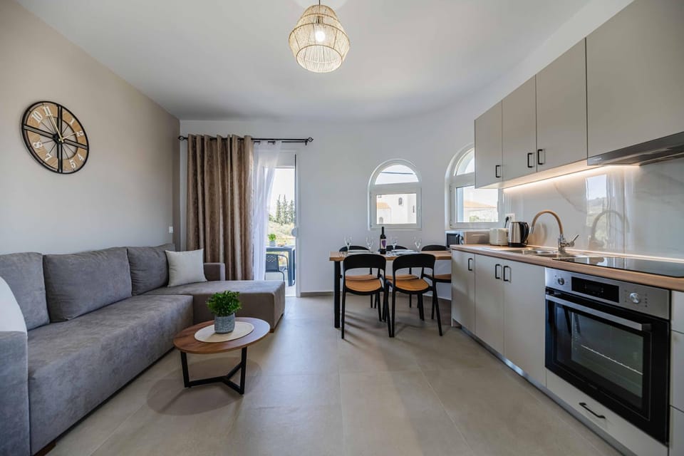 Balcony/Terrace, Kitchen or kitchenette, Living room, Seating area, Dining area, oven, stove