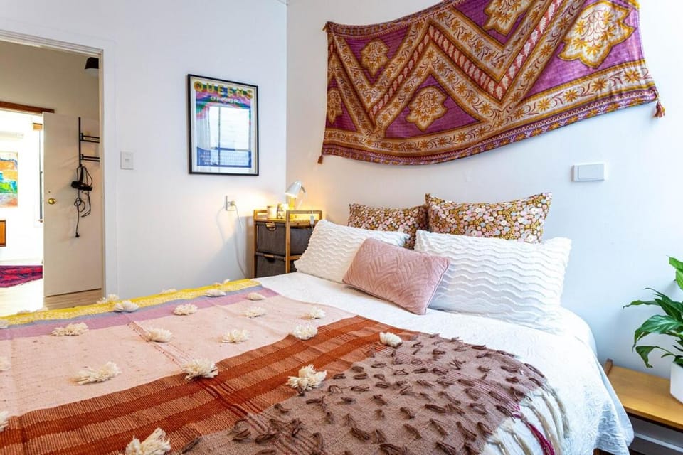Artist's Studio Retreat with Courtyard Apartment in Nelson
