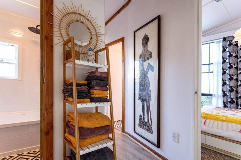 Artist's Studio Retreat with Courtyard Apartment in Nelson