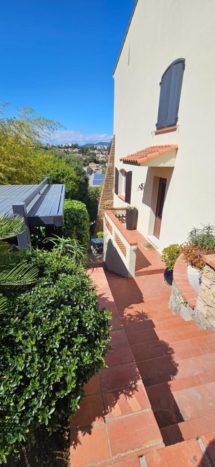 chez Henri-Ange Apartment in Saint-Raphael