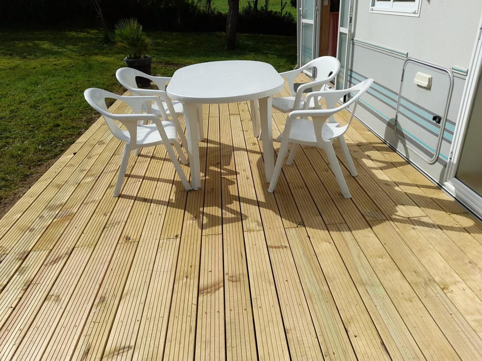 Au jardin de Peyrin Campground/ 
RV Resort in Occitanie