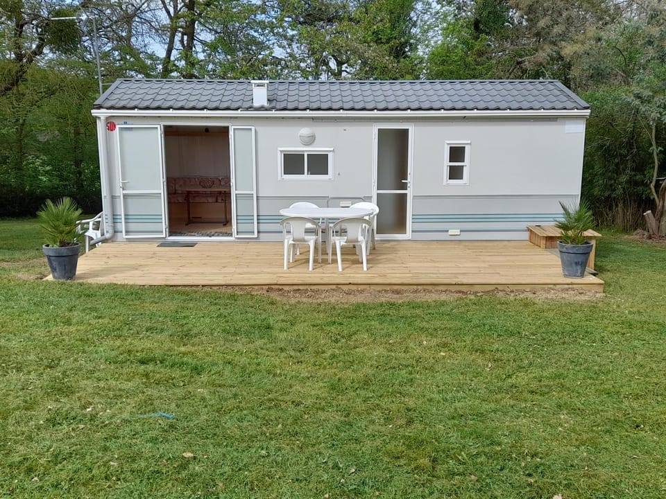 Au jardin de Peyrin Campground/ 
RV Resort in Occitanie