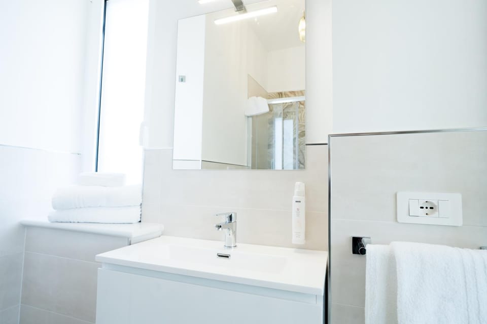 Bathroom, towels