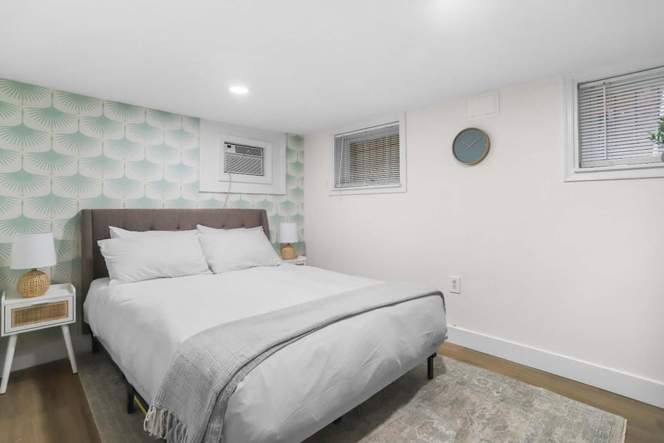 Sojourn on C Modern 2BD Near Metro Apartment in Capitol Hill