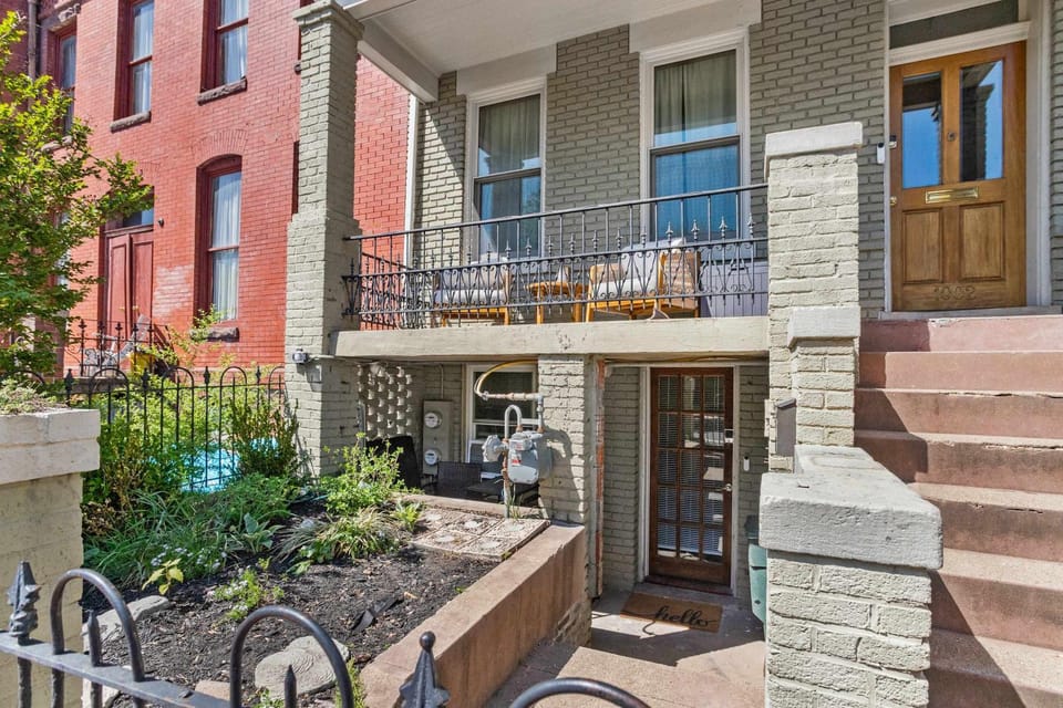 Sojourn on C Modern 2BD Near Metro Apartment in Capitol Hill