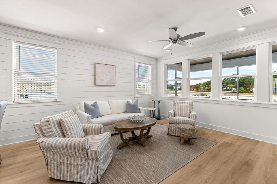 Living room, Decorative detail, Seating area