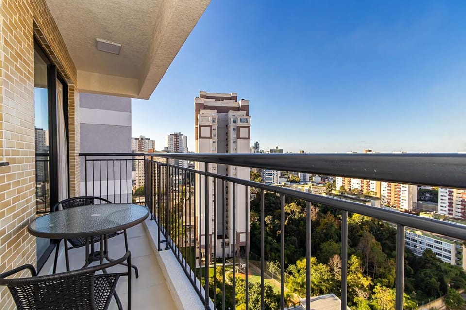 Ap de 1q c/garagem Perto de Tudo - PLU1306 Apartment in Curitiba