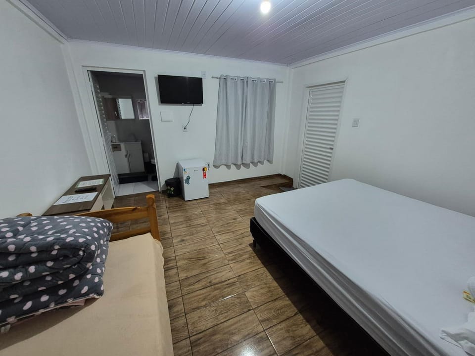 Bed, TV and multimedia, Photo of the whole room, minibar