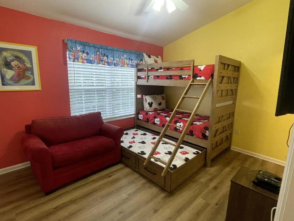 Resort Access Windsor Hills Townhome with Pool Beds for 8 House in Windsor Hills
